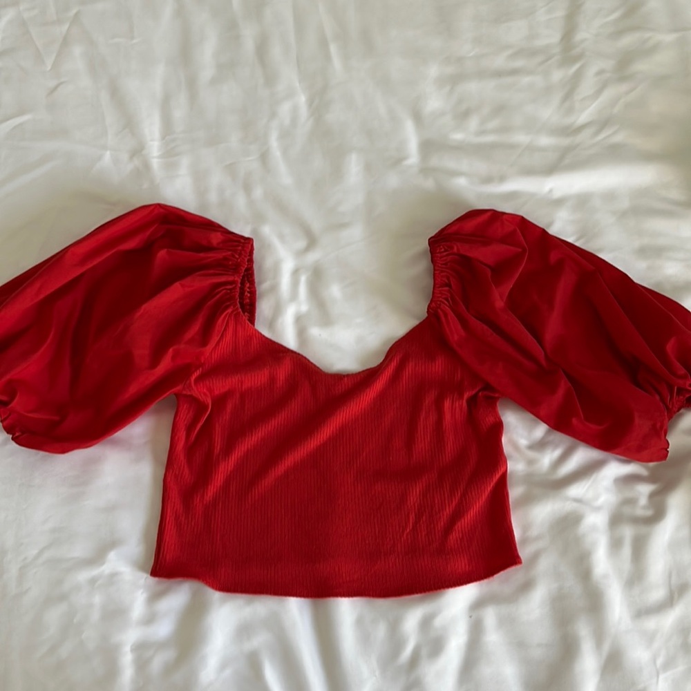 Abercrombie and fitch women’s size large red puff sleeve crop top